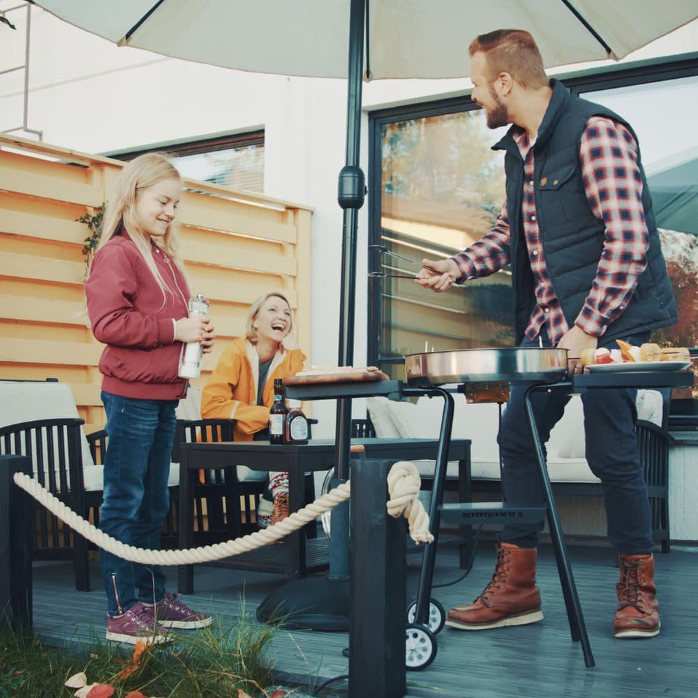 2200W sähkögrilli vaunulla ja sivupöydillä, view: 1