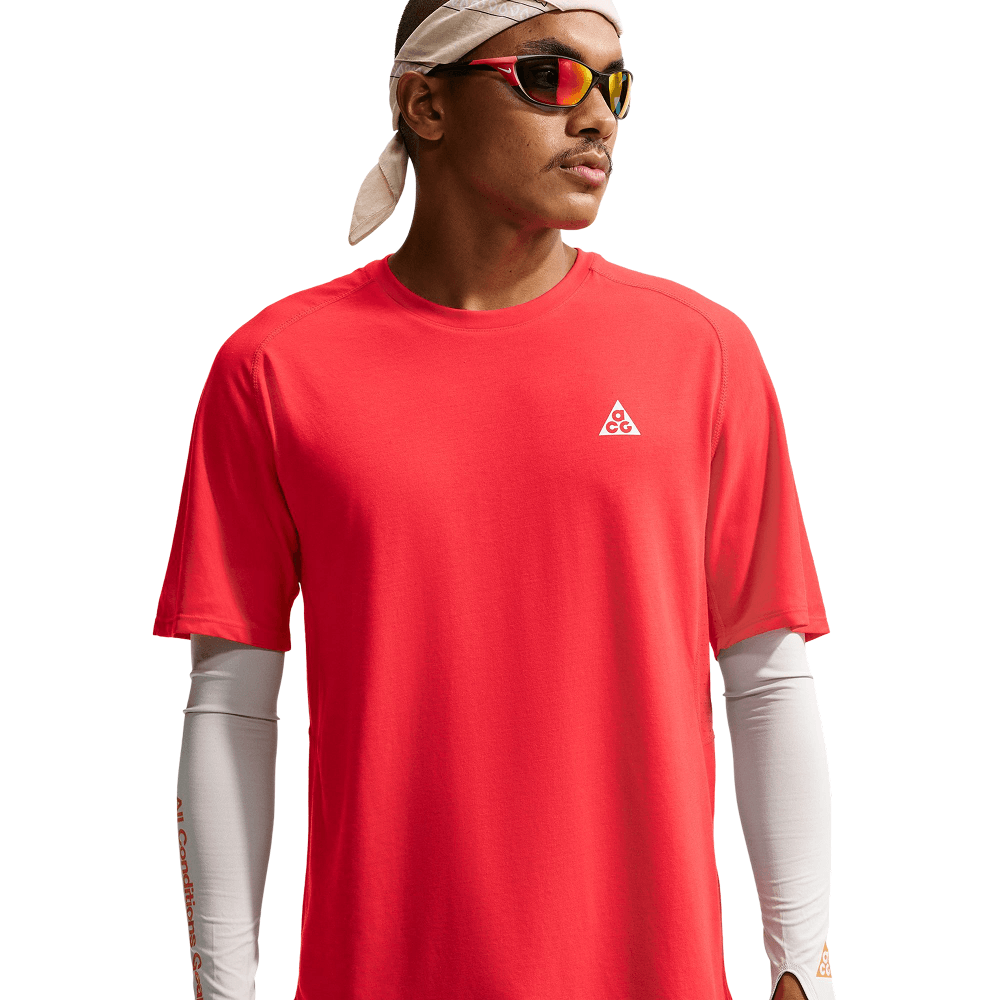 productImage: M's Acg "Solar Chase" Dri-Fit Adv Trail Running Top Lt Crimson/Lt Crimson/Summit White